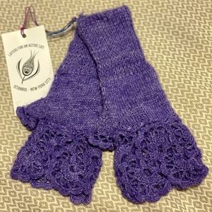 NWT ⭐️ Handmade Purple Embroidered Gloves